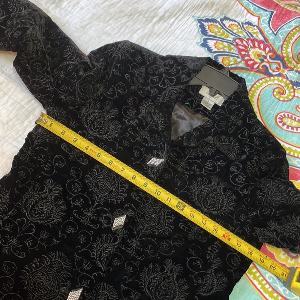 Aris , a burnout, silk velvet tapestry jacket or opera coat with jeweled buttons - Picture 9 of 10